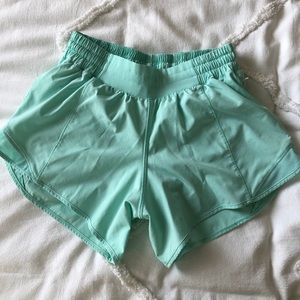 Lulu lemon hotty hot low rise short 4”